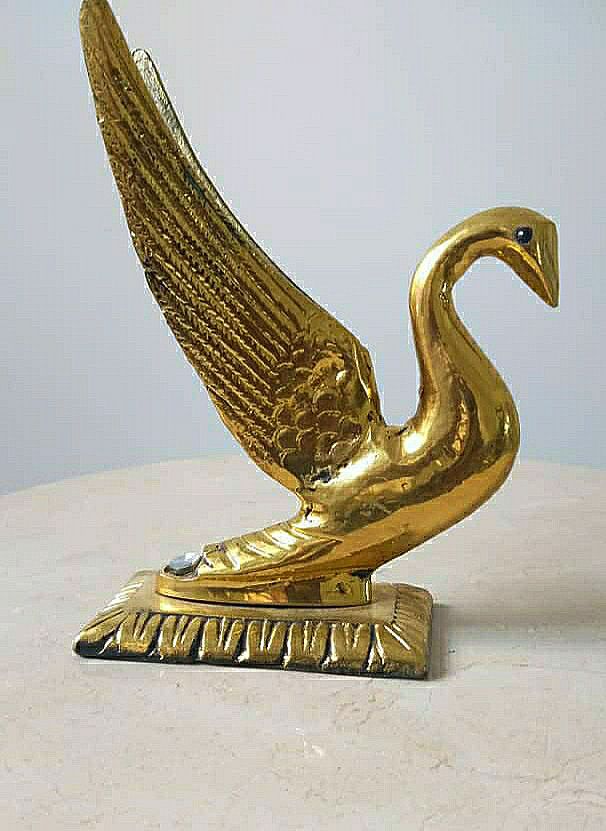 مجسمه برنزی قو پایه دار