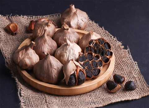 تصویر 3 از قیمت خرید سیر سیاه مرغوب با فروش عمده