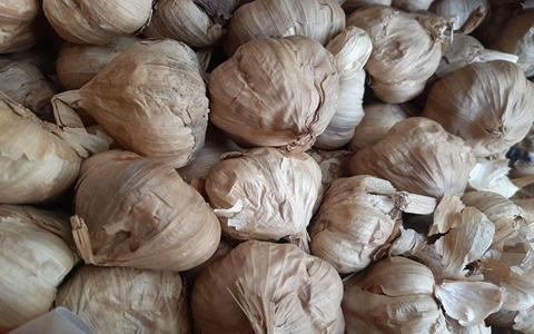 تصویر 4 از قیمت خرید سیر سیاه ممتاز + فروش ویژه
