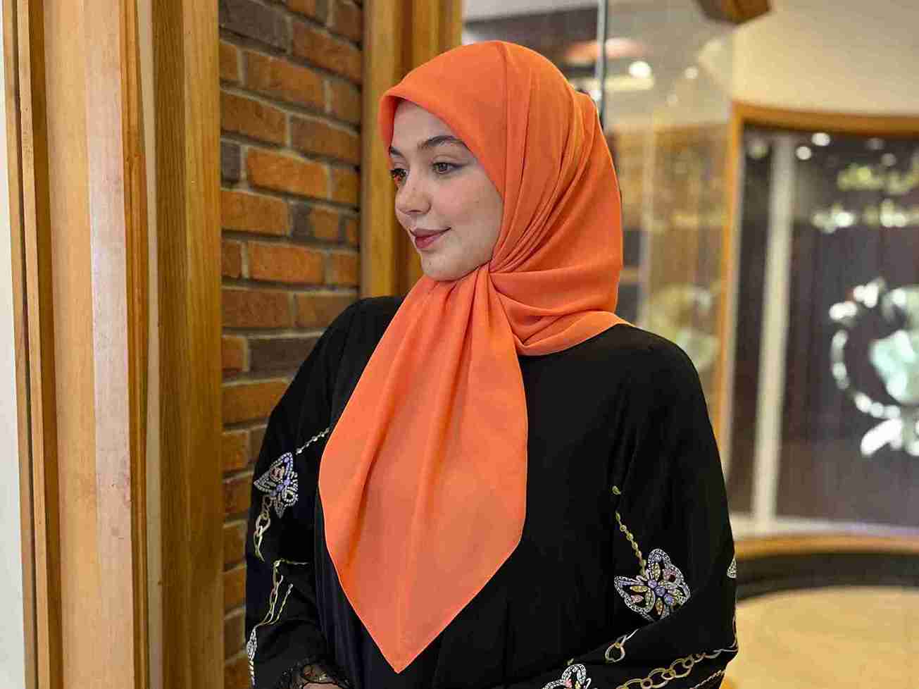 تصویر 1 از قیمت خرید روسری حریر قواره کوچک + فروش ویژه