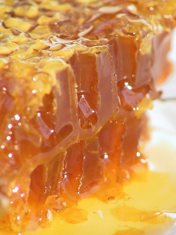 تصویر 2 از قیمت خرید عسل بابونه صادراتی و گیاهی و دارویی و با صرفه و ارزان