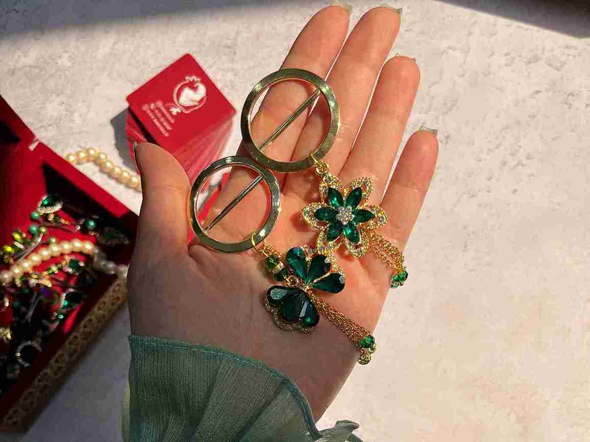 تصویر 4 از قیمت خرید گیره روسری مجلسی + فروش ویژه