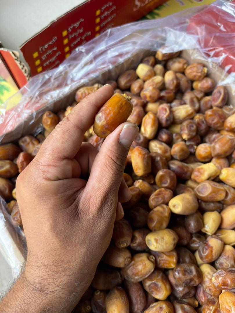 تصویر 2 از خرما زاهدی اهواز با طعم شیرین و بافت نرم