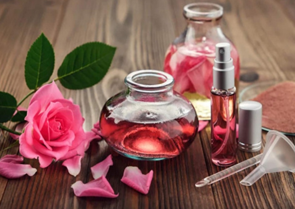 تصویر 3 از قیمت مناسب و خرید ارزان عرق گلاب اعلا