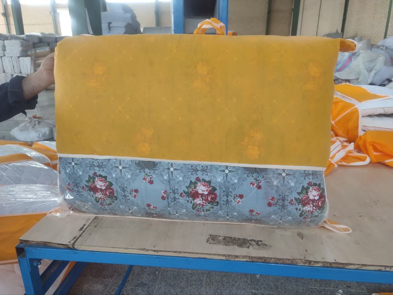 تصویر 1 از صادرات تشک مسافرتی ارزان قیمت به افغانستان