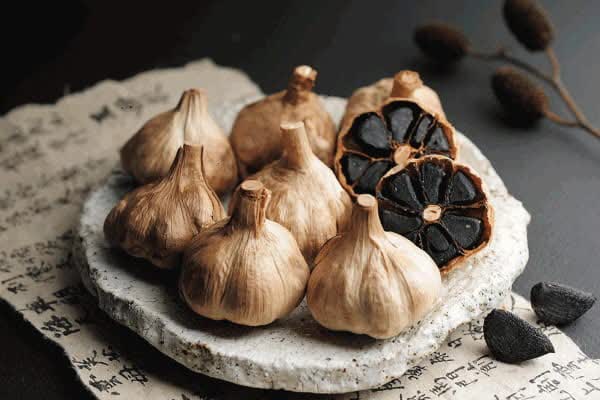 تصویر 2 از قیمت خرید سیر سیاه خارجی + فروش فوق‌العاده