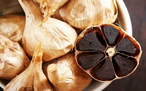 تصویر 4 از قیمت خرید سیر سیاه تخمیری صد در صد تازه + فروش صادراتی