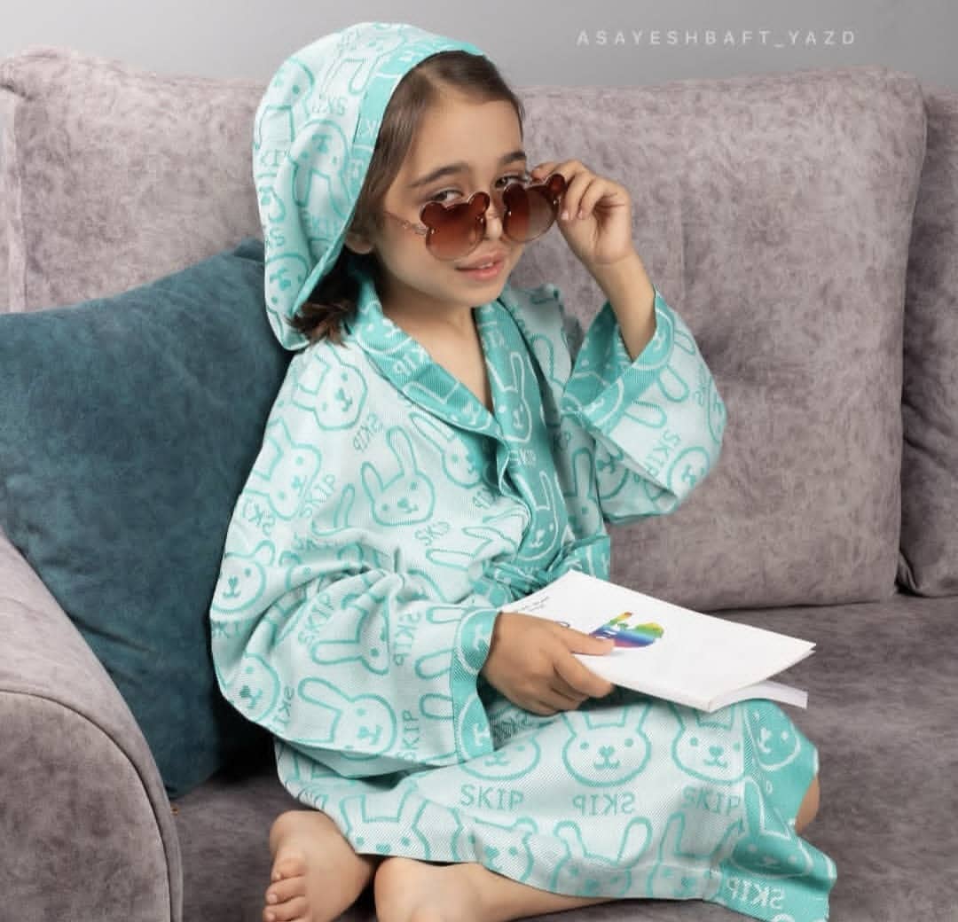 تصویر 1 از قیمت حوله تن پوش کودک + فروش استثنائی تن پوش حمام کلاه دار کودک در ۳ سایز و ۱۰ رنگ
