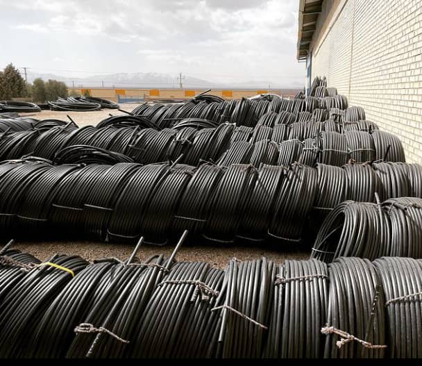 تصویر 2 از لوله پلی اتیلن مشکی مناسب تراس و حیاط با نصب آسان