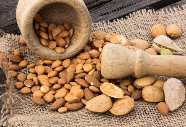 تصویر 1 از مغز یک دست بادام سنگی + خرید عمده