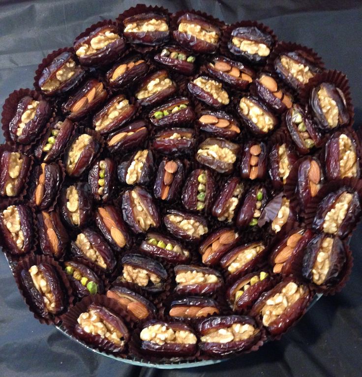 تصویر 4 از قیمت خرید خرما تک نفره با مغز گردو + فروش ویژه