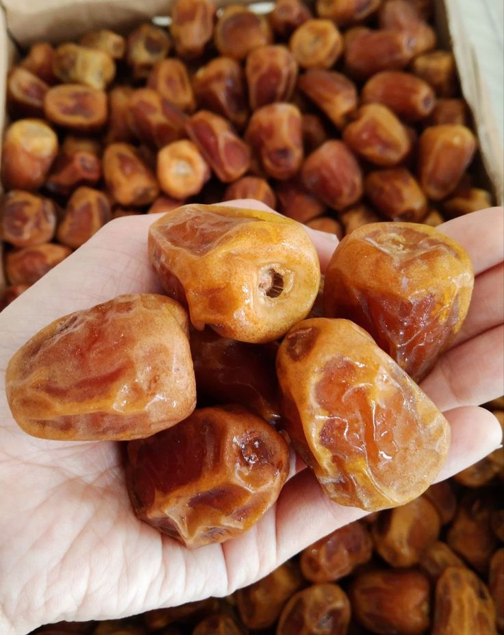 خرید خرما زاهدی عسلی + قیمت فروش استثنایی