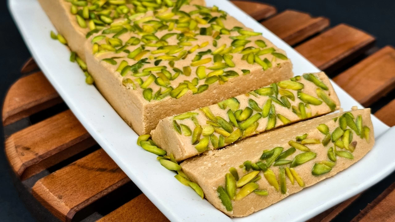 تصویر 2 از خرید حلوا شکری برشی پسته ای ۳ کیلوگرم + بهترین قیمت