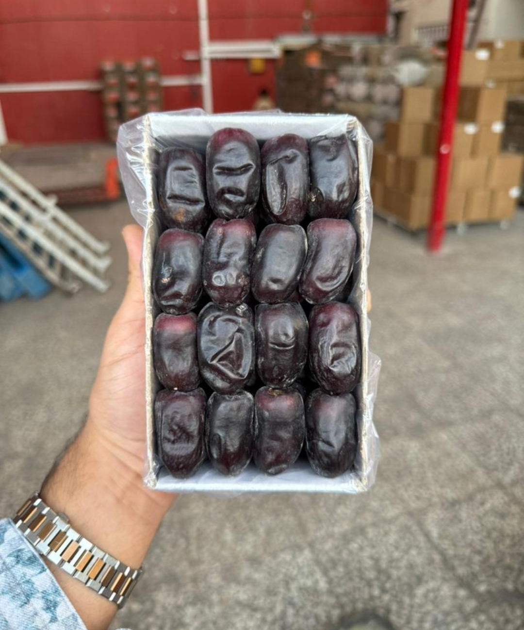 تصویر 1 از فروش خرمای مضافتی عنبرآباد به سراسر کشور + فروش عمده با قیمت استثنایی