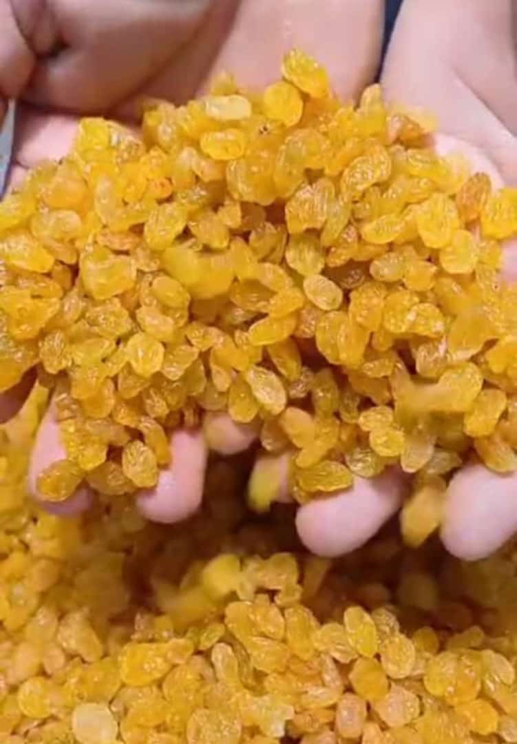 کشمش سبز افغانستان همراه عطر آشپزخانه