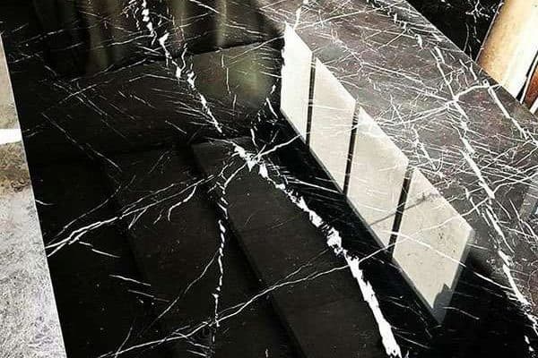 سنگ مرمریت بلک رز با رنگ تیره و جلوه لوکس