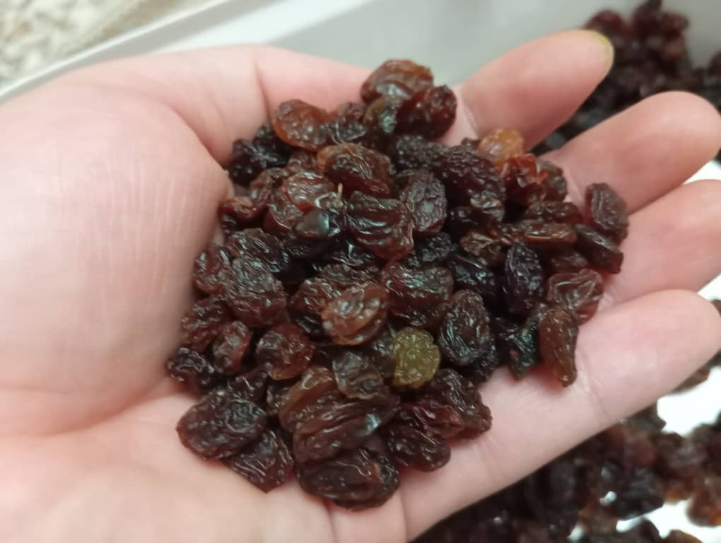 تصویر 1 از خرید عمده ارزان ترین کشمش تیزابی ملایر
