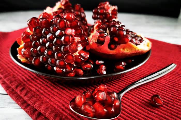 تصویر 1 از خرید و فروش عمده انار دون سیاه شیراز