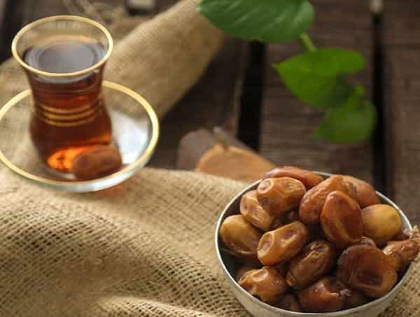 تصویر 1 از خرما زاهدی سیاه با طعم غنی و بافت نرم