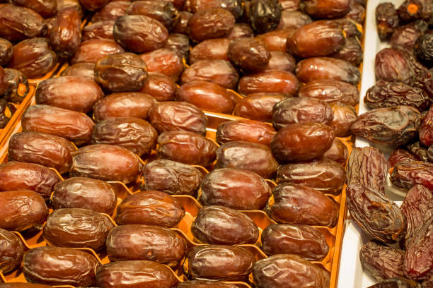 تصویر 5 از قیمت خرید خرما زاهدی مرغوب تازه + فروش ویژه