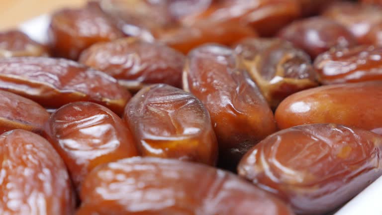 تصویر 2 از خرید جدیدترین انواع خرما زاهدی عسلی تازه بوشهر