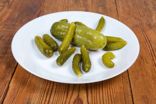 تصویر 3 از قیمت خرید خیار شور تخمیری + فروش ویژه