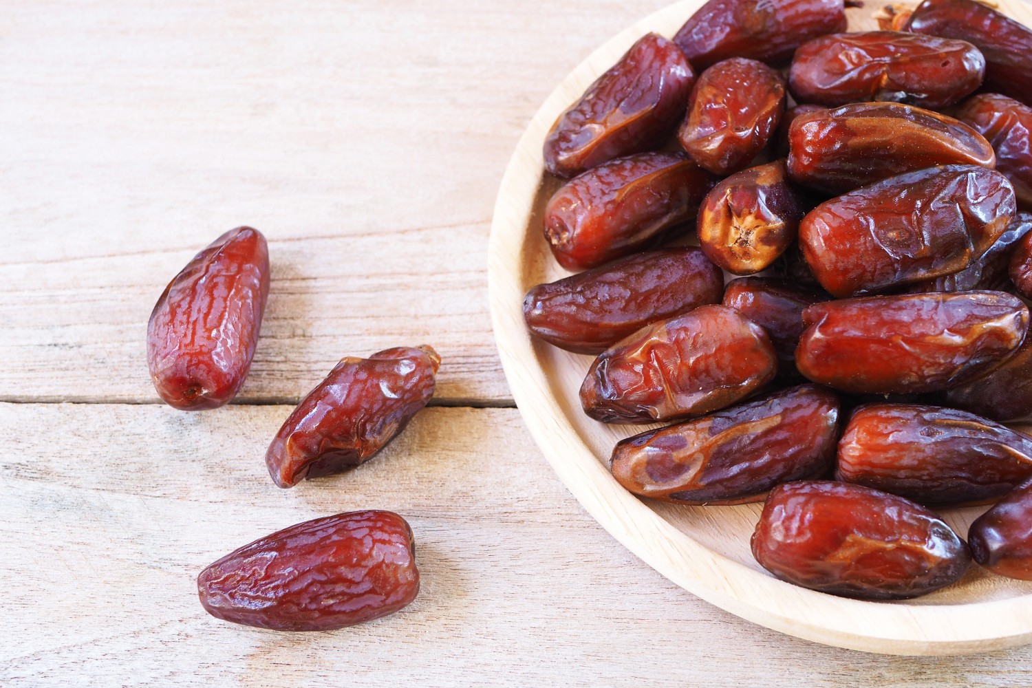 تصویر 1 از فروش خرما پیارم صادراتی + قیمت خرید به صرفه