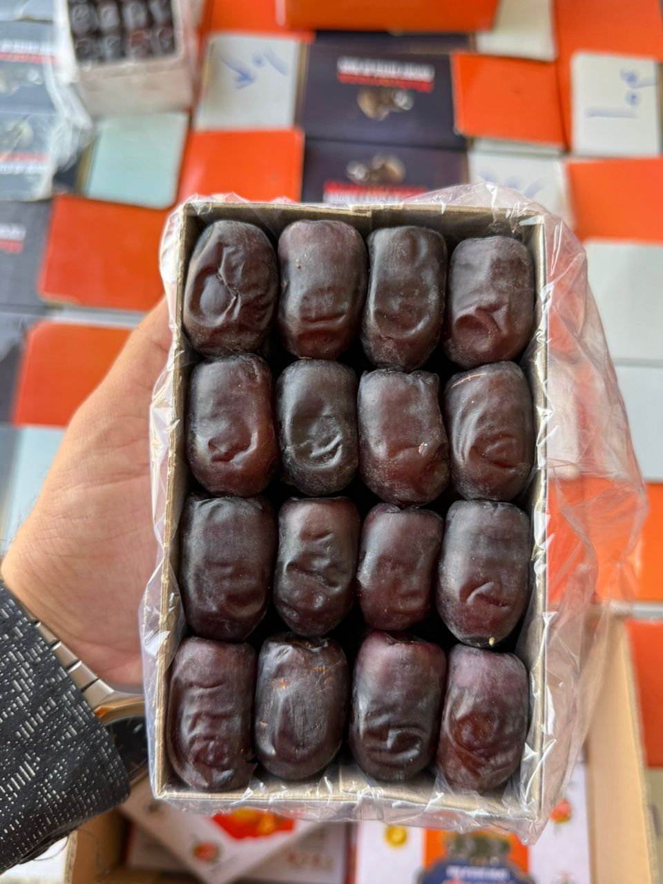 تصویر 2 از فروش عمده خرما مضافتی مرغوب و ممتاز تناژ بالا و کیفیت عالی
