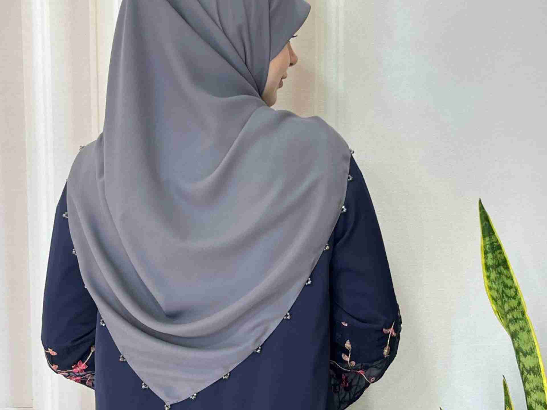 تصویر 4 از خرید روسری حریر جواهر دوزی شده + قیمت فروش استثنایی