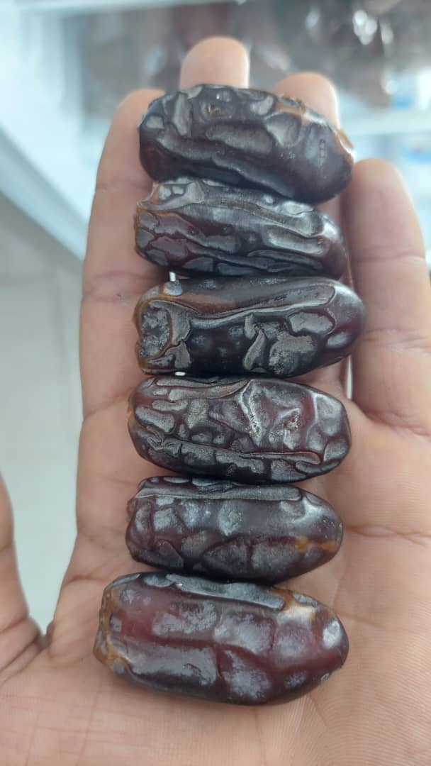 تصویر 3 از فروش خرما استعمران آبادان با قیمتی متفاوت
