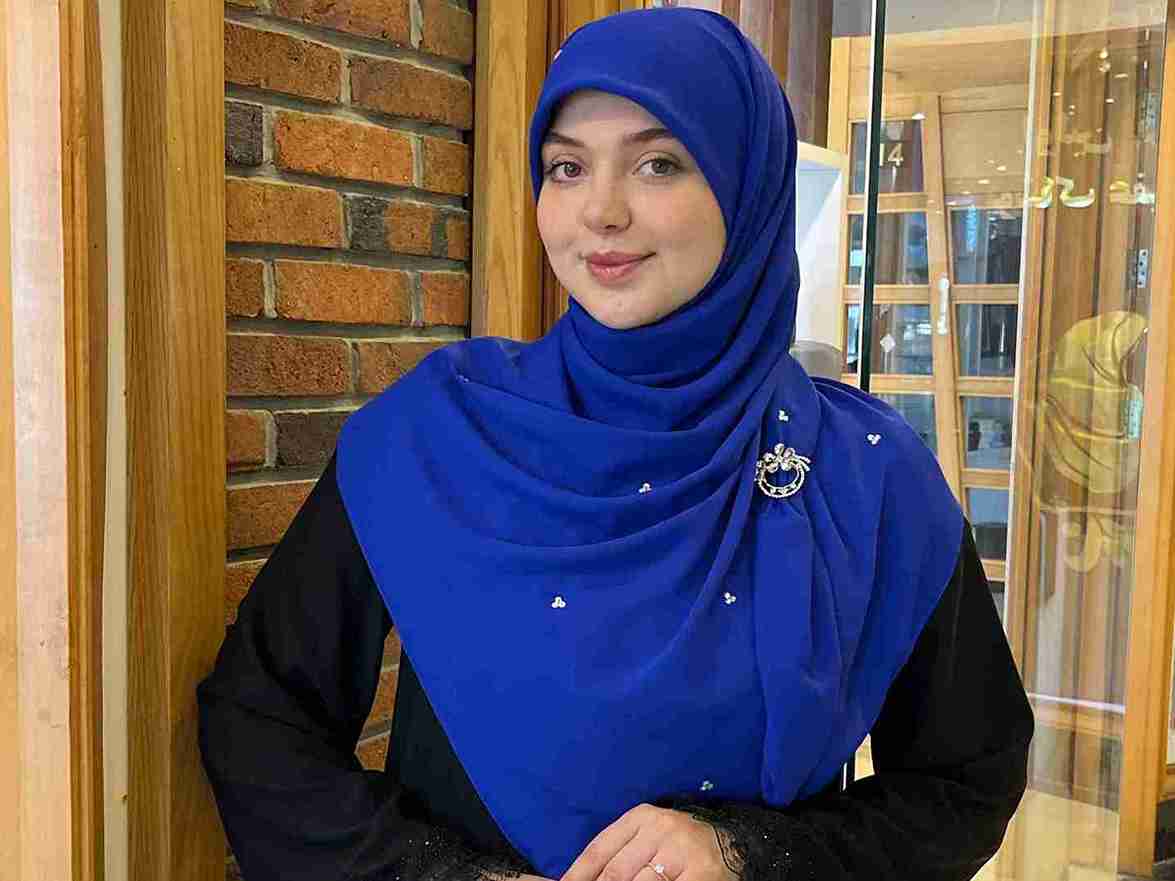 تصویر 1 از راهنمای خرید روسری کرپ نگین دار + قیمت عمده