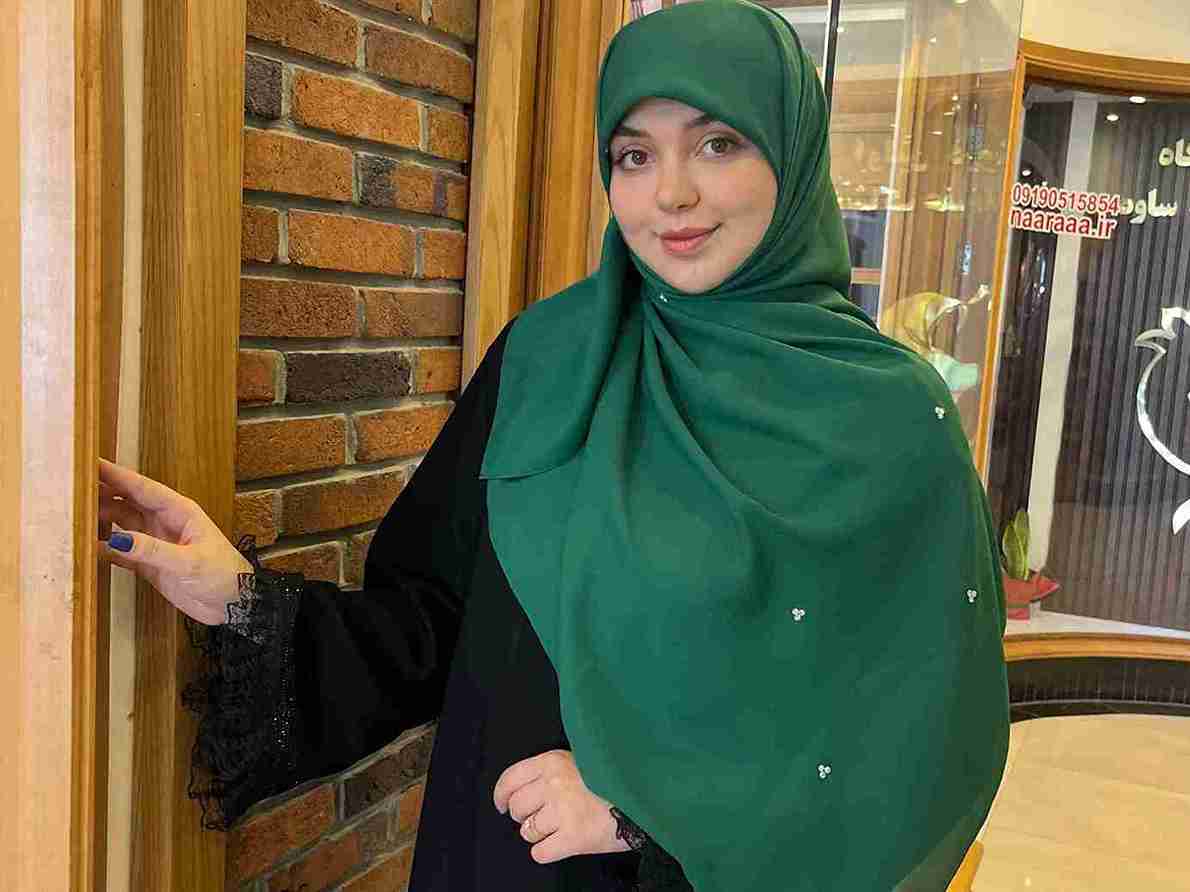 تصویر 4 از راهنمای خرید روسری کرپ نگین دار + قیمت عمده