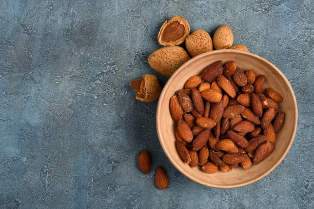 بادام درختی کهنه مناسب صنایع غذایی