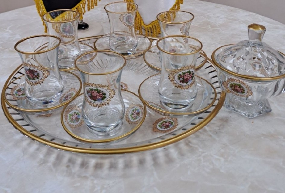 تصویر 1 از خرید سرویس چای کمر باریک آب طلایی بلور کاوه با طرح گل رز و شاه عباسی + قیمت