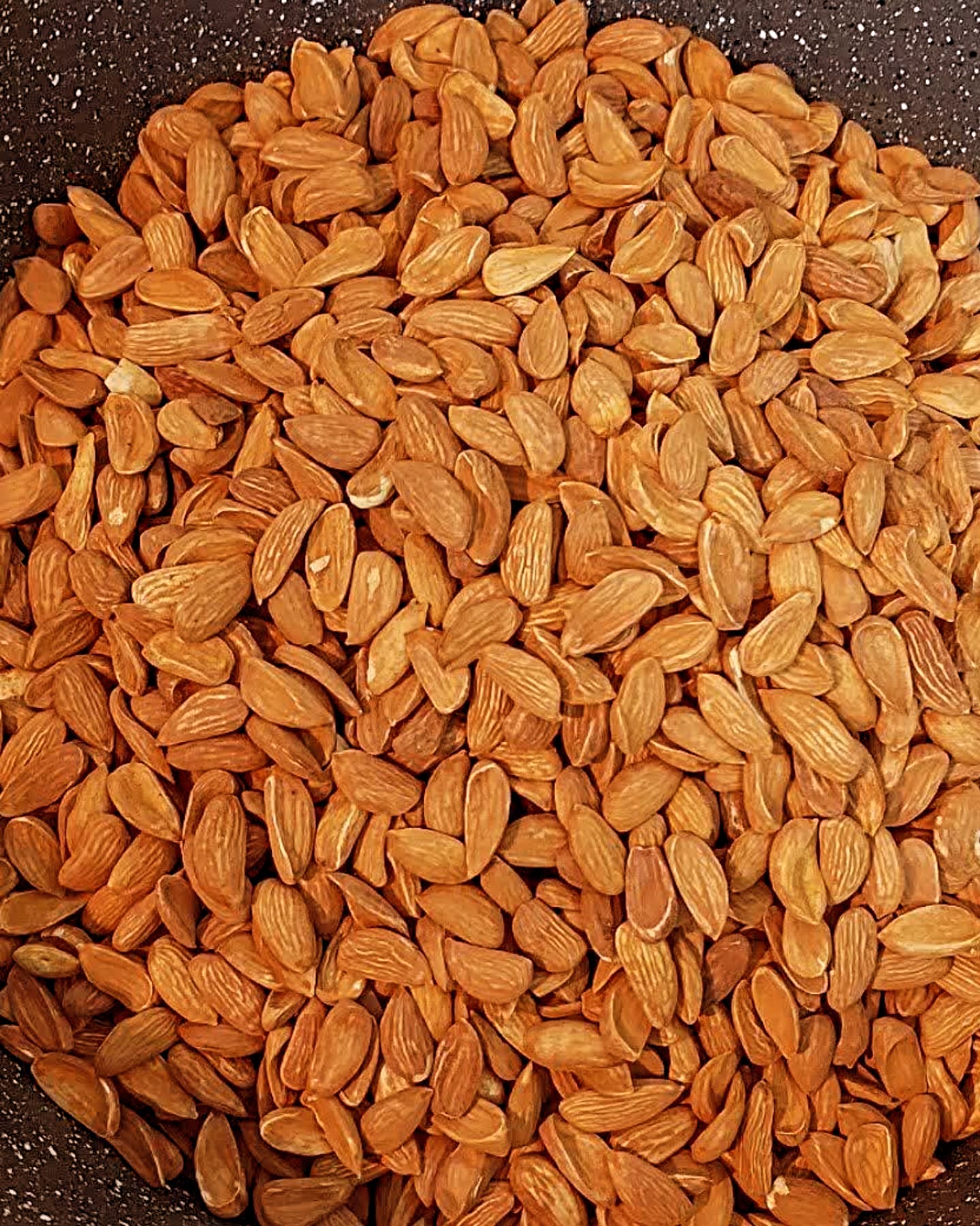 بادام درختی با درصد چربی بالا مناسب استخراج روغن خوراکی