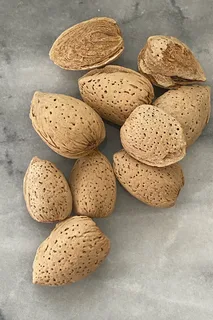 تصویر 3 از خرید جدید ترین انواع بادام درختی پوست‌ دار