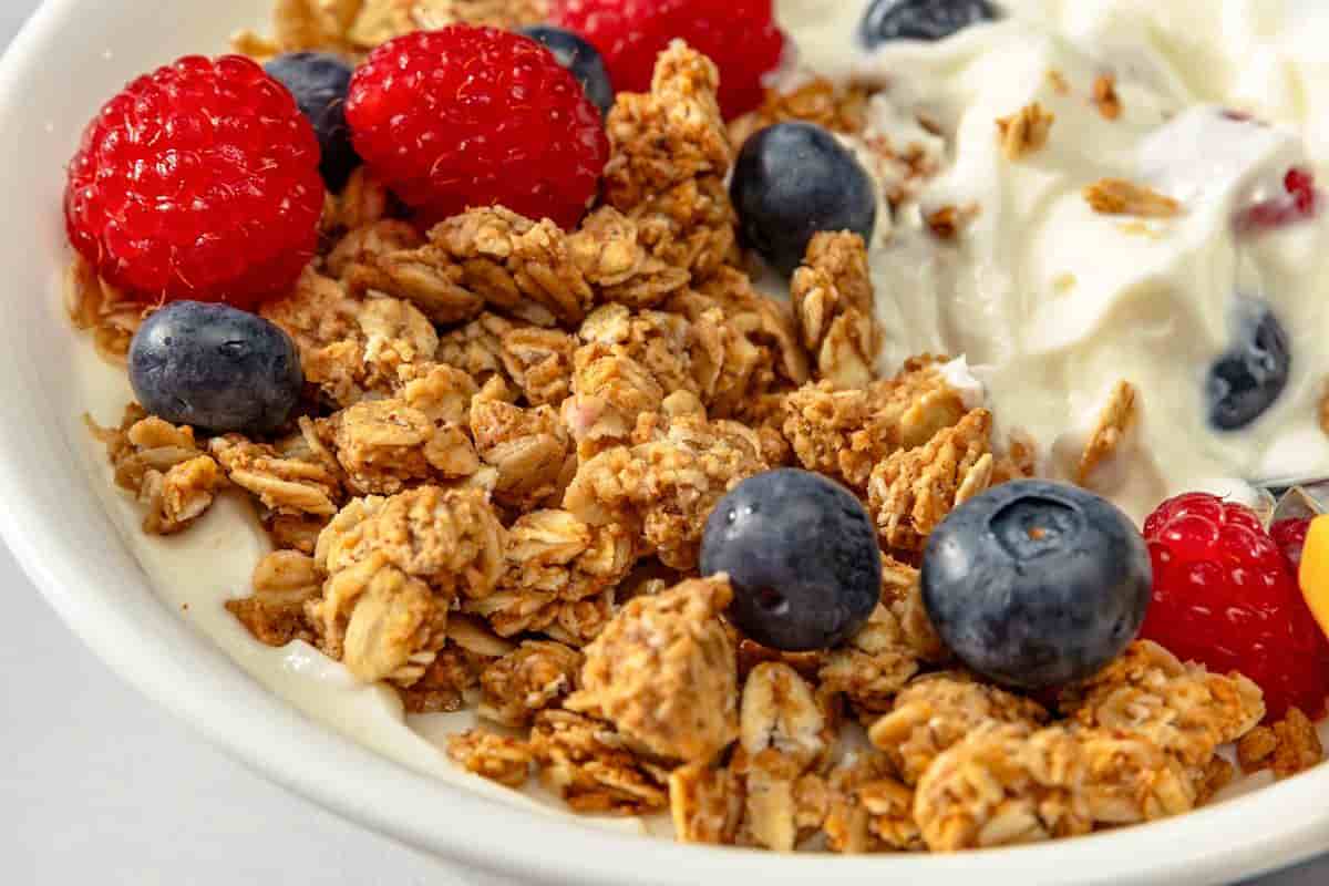 فروش گرانولا توت + قیمت خرید به صرفه