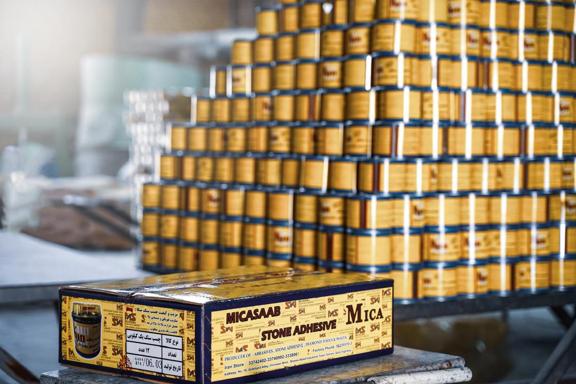 تصویر 1 از چسب سنگ یک کیلویی میکا مناسب پروژه‌ های ساختمانی + کف قیمت بازار ایران