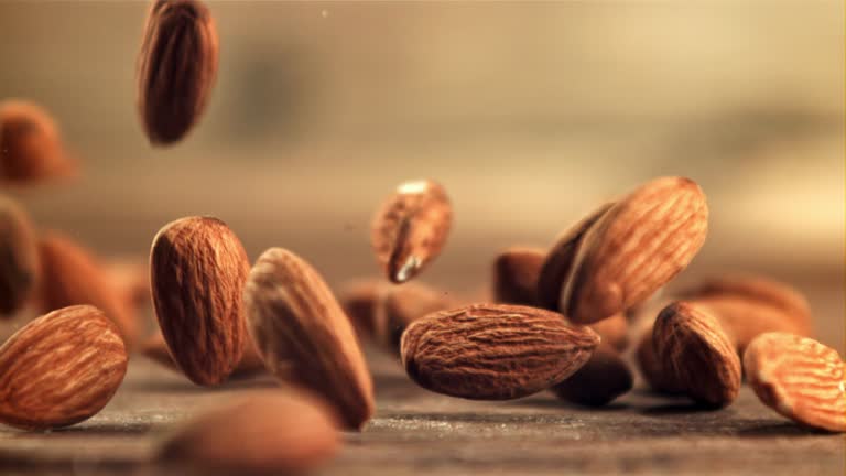 تصویر 3 از قیمت مغز بادام درختی + خرید باور نکردنی