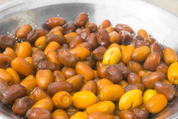 تصویر 4 از قیمت خرید خرما زاهدی اصل + فروش ویژه