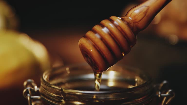 تصویر 1 از خرید عسل ۹۰۰ گرمی فامیلا + قیمت فروش استثنایی