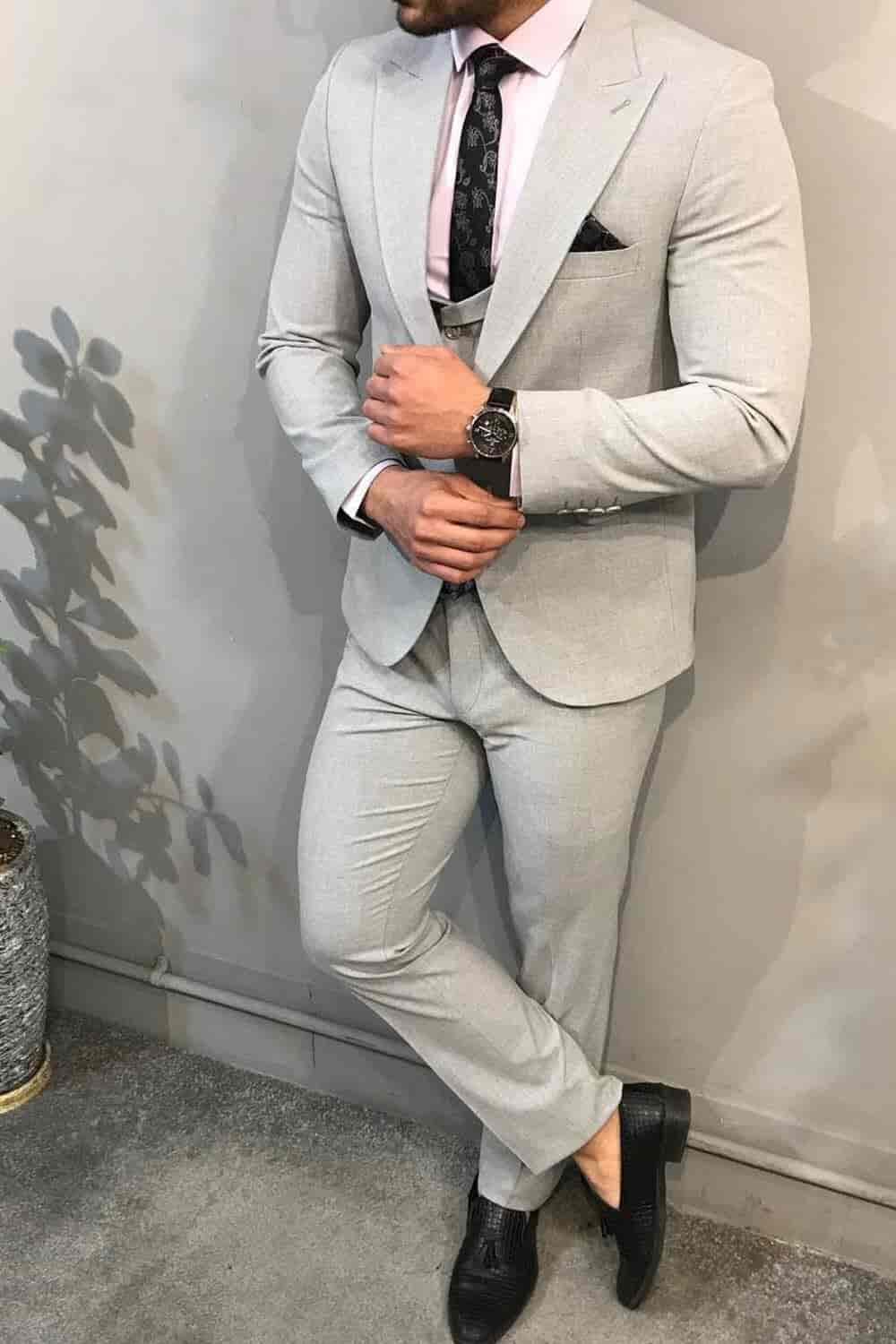 تصویر 2 از خرید کت و شلوار مردانه طوسی روشن  + قیمت فروش استثنایی