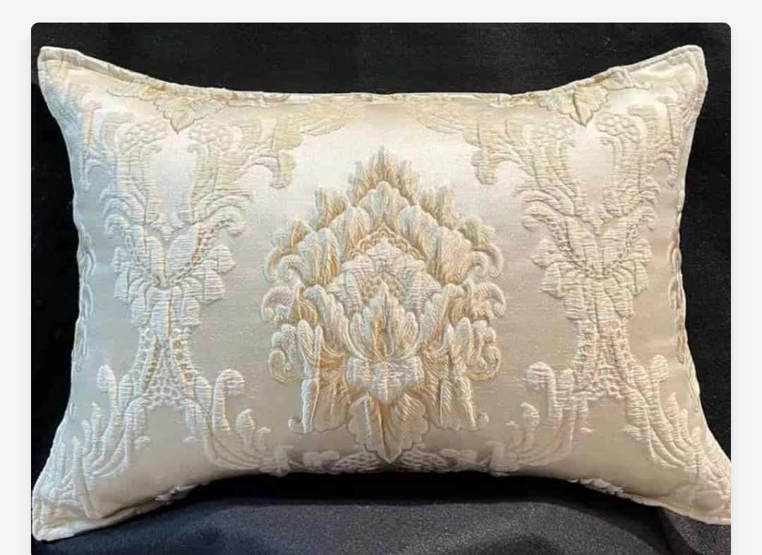 تصویر 1 از خرید رو بالشتی مخمل دو رو شانل + قیمت فروش استثنایی