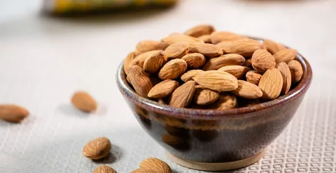 تصویر 5 از قیمت خرید بادام مامایی نجف آباد عمده به صرفه و ارزان