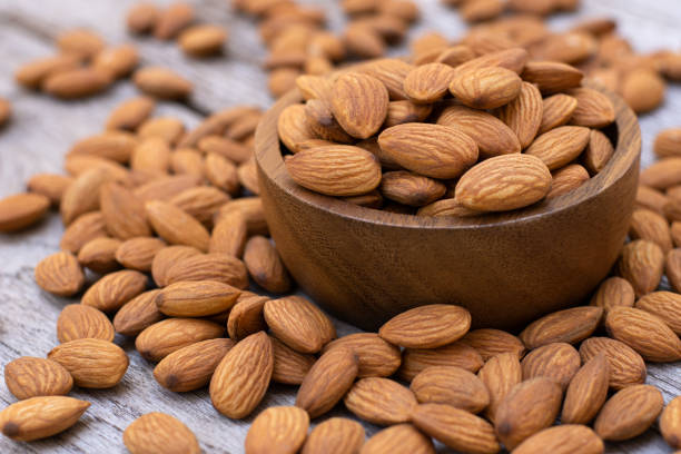 تصویر 4 از قیمت خرید مغز بادام مامایی + فروش ویژه
