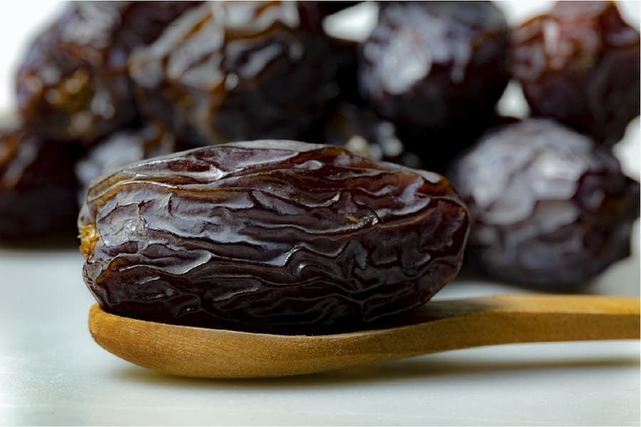 تصویر 1 از قیمت خرید خرما پیارم سیاه + فروش ویژه