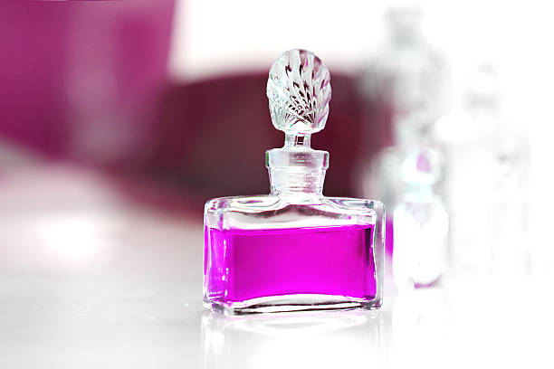 تصویر 4 از قیمت خرید اسانس عطر مگاماره + فروش ویژه