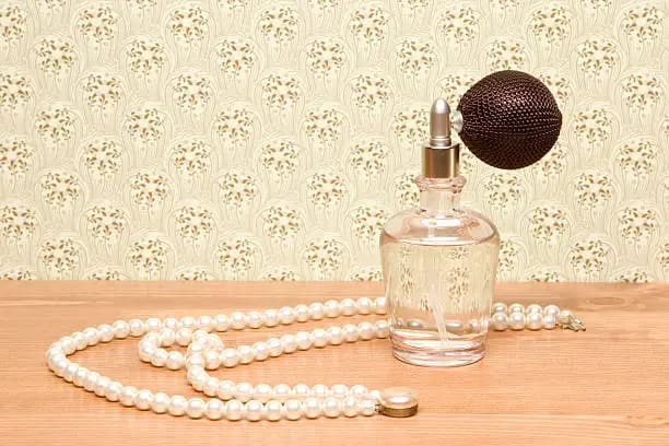 قیمت خرید ادکلن زنانه قدیمی + فروش ویژه