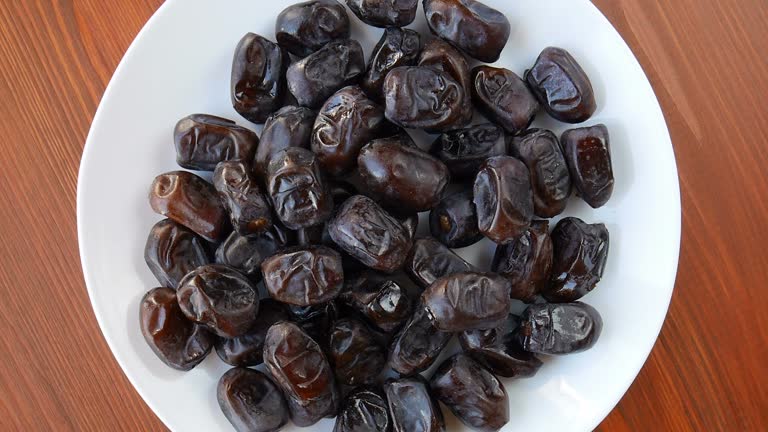 تصویر 5 از فروش عمده خرما مضافتی خشک