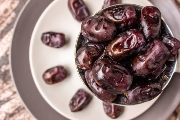 خرید خرما مضافتی بم درجه یک + قیمت فروش استثنایی و ویژه